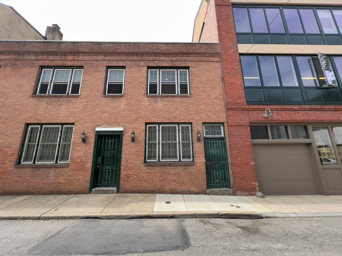 1524 Waverly St Philadelphia, PA 19146