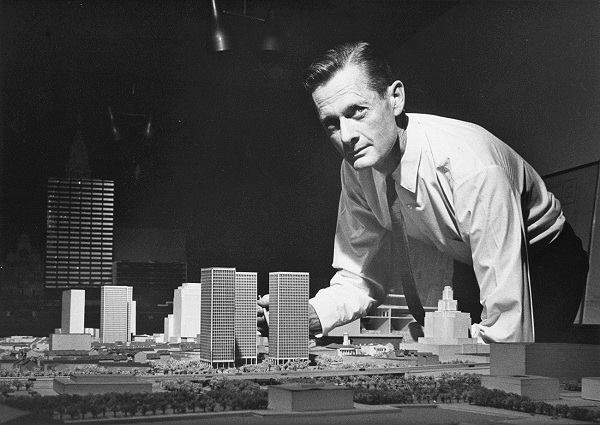 Photo of Bacon with a model of Society Hill Towers (about 1960). Edmund N. Bacon Collection.