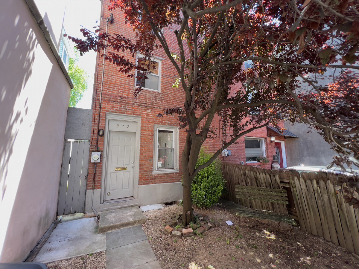 977 N Randolph Street, Philadelphia, PA 19123